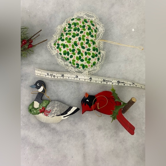 Vintage Christmas Tree Ornaments Decor Lot Cardinal Goose Bells Heart Presents - Picture 7 of 8